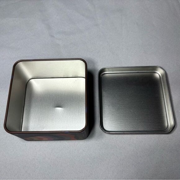 3.5” Authentic Fossil Watch Tin Collectors Item Excellent Preloved Condition - Picture 5 of 6